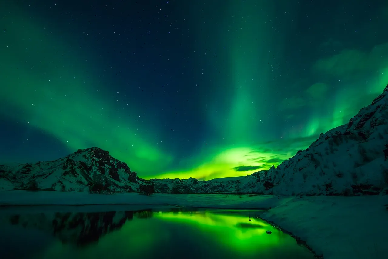 Northern Lights in Iceland 2024: How to See Them