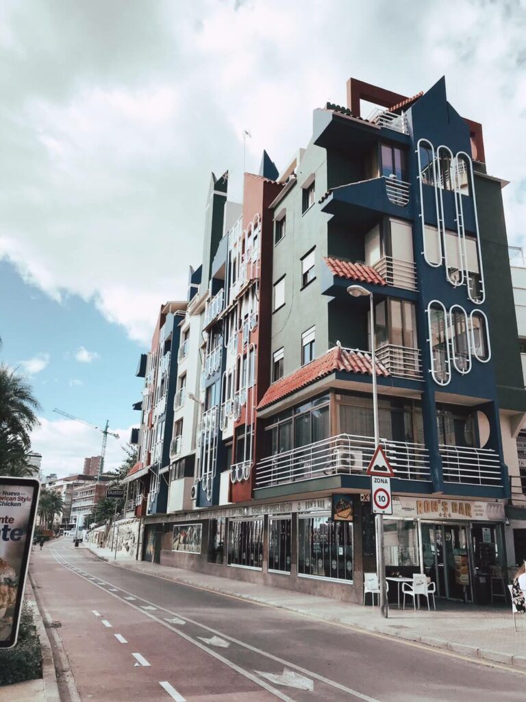 O que ver em Benidorm, Calle costera del campo