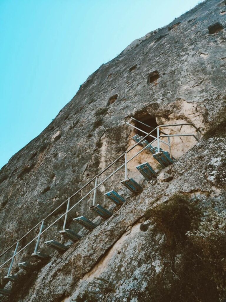 Rota para a Cava de Sant Blai