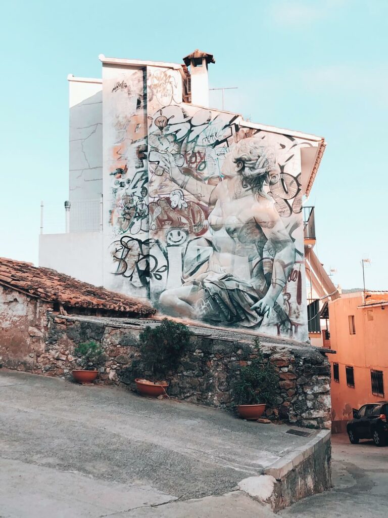 Plaza de la iglesia em Fanzara