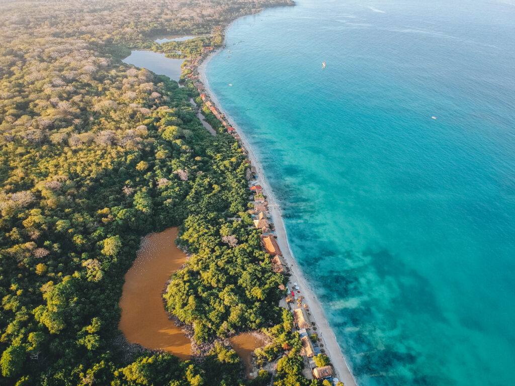 A Isla Grande é uma das melhores praias da Colômbia.