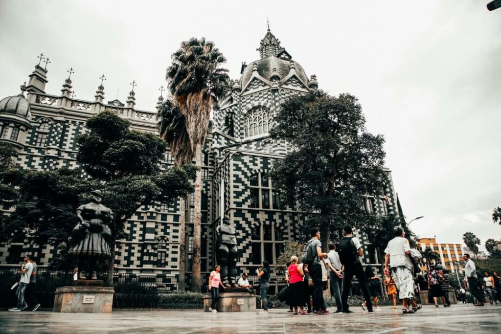 Visite Plaza de Botero Medellín 