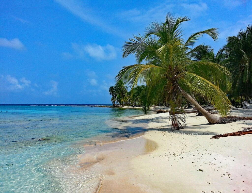 isla grande colon panama