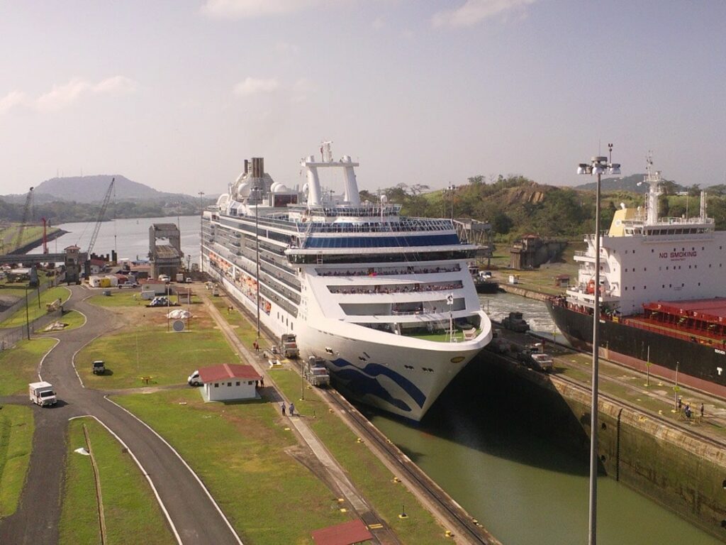 canal de panama colon