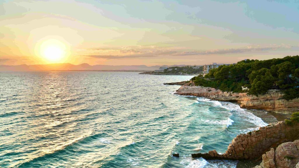 Playa La Pineda, Coosta Dorada