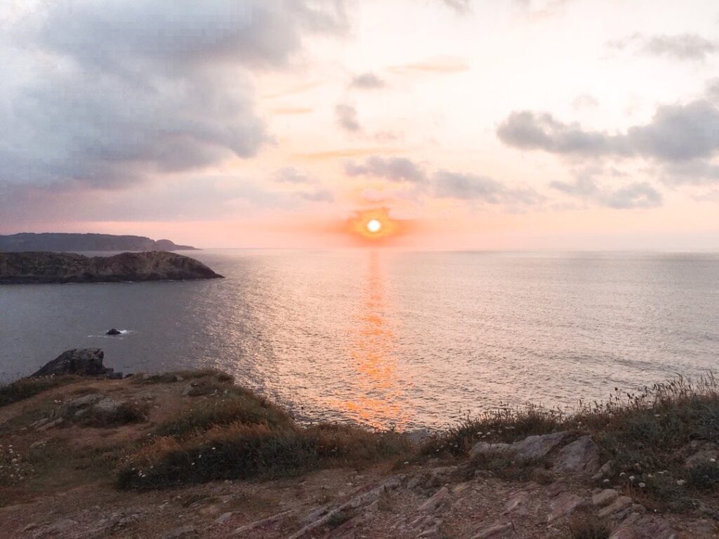 Pôr do sol na costa de Sitges