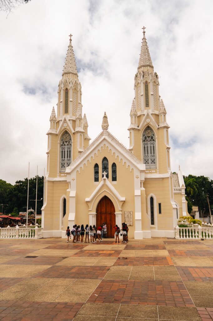 Visite a Basílica de Nuestra Señora del Valle