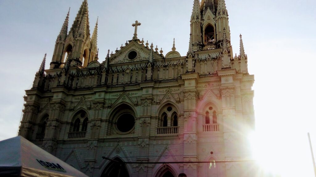 cathedrale santa ana lac coatepeque