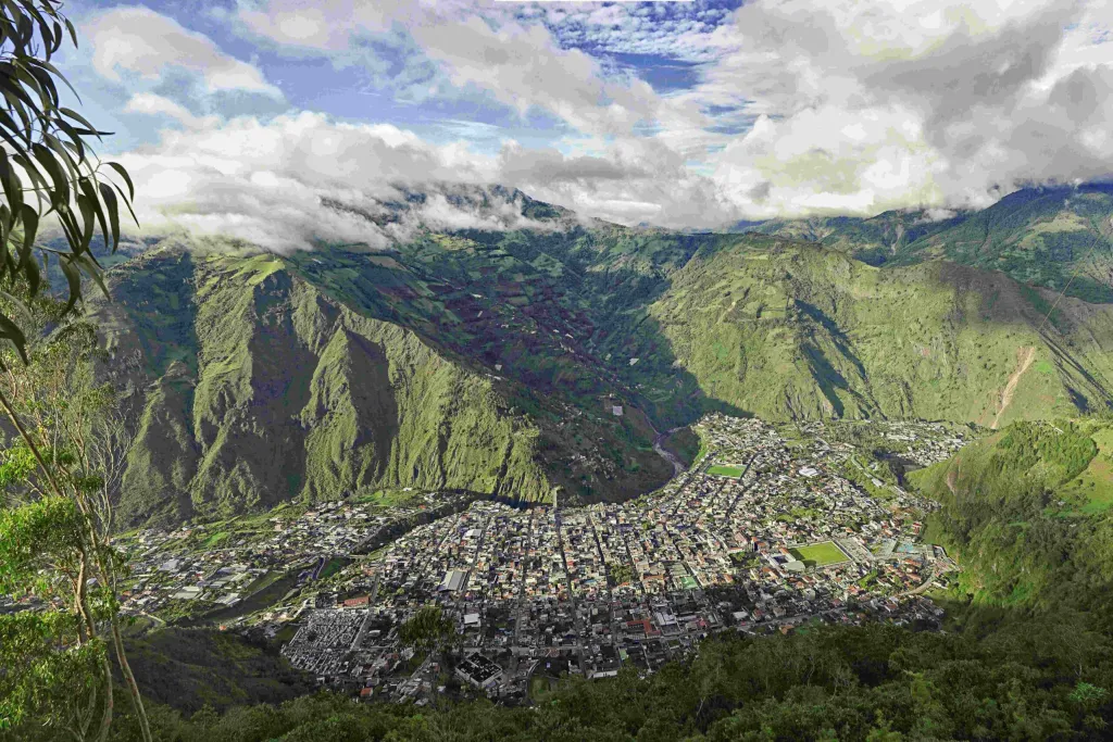 que faire voyage baños de agua santa