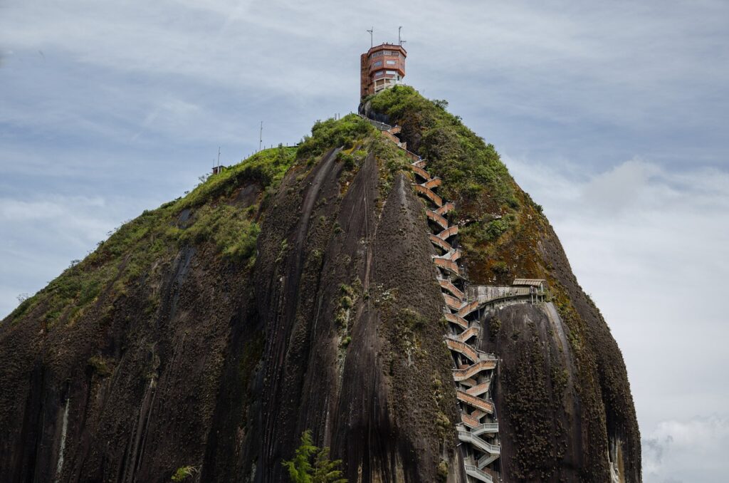 piedra peñol guatape colombie