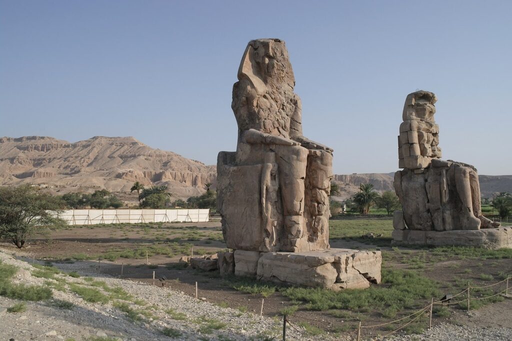 Les-Colosses-de-Memnon