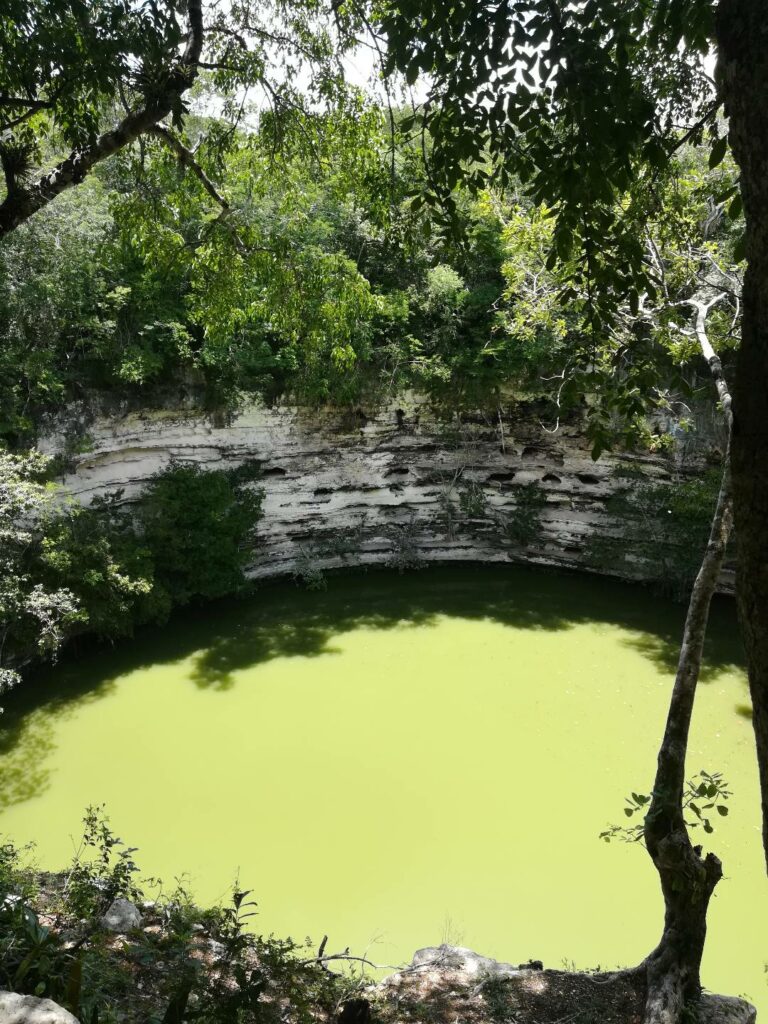 cenote-sur-la-plage-du-carmen