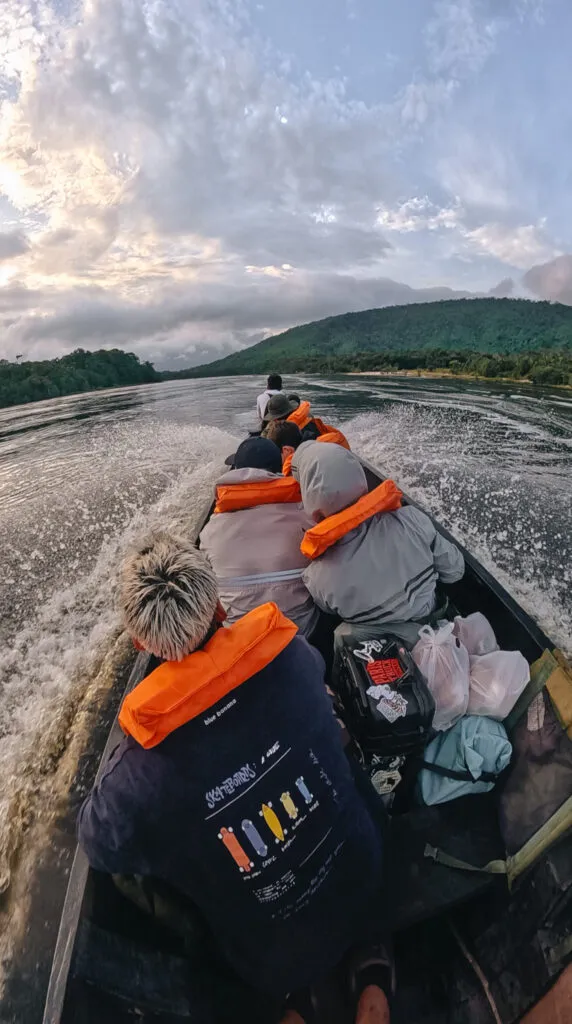 Promenade-en-bateau-a-Roraima